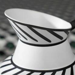 Vase En Céramique Avec Anse, Noir Et Blanc 10 Vase En Céramique Avec Anse, Noir Et Blanc -Produits De Salle De Bain Soldes 2024 vase en ceramique avec anse noir et blanc 3
