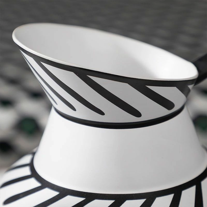Vase En Céramique Avec Anse, Noir Et Blanc 6 Vase En Céramique Avec Anse, Noir Et Blanc – Image 4