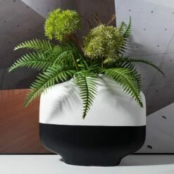 Vase En Céramique, Noir Et Blanc